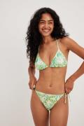 Camille Botten x NA-KD Bikinitruse med knyting - Green,Multicolor