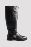 NA-KD Flate knehøye støvler i skinn - Black