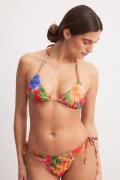 NA-KD Swimwear Bikinitruse med stropper - Flower