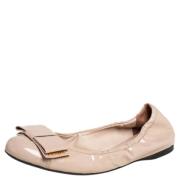 Pre-owned Beige skinn Prada flate sko