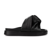 Sort skinn sandal med Soft Crossed