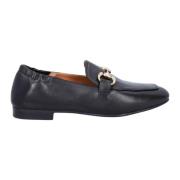 Klassiske Svarte Nappa Loafers med Gullspenne