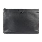 Pre-owned Leather clutches