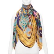 Pre-owned Silk scarves