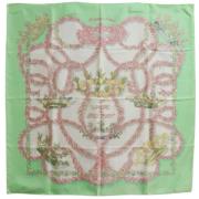 Pre-owned Silk scarves