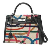 Pre-owned Canvas handbags