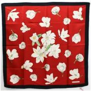 Pre-owned Silk scarves