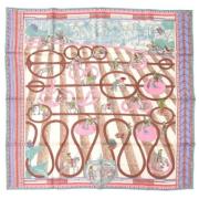 Pre-owned Silk scarves