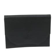 Pre-owned Leather clutches