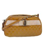 Pre-owned Fabric handbags