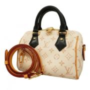 Pre-owned Fabric handbags