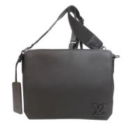 Pre-owned Leather shoulder-bags