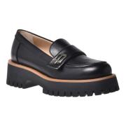 Loafers in black leather