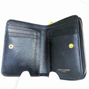 Pre-owned Leather wallets