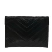 Pre-owned Leather clutches