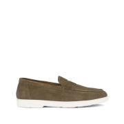 Brun slip-on loafers med gravert logo