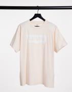 Levi's batwing logo t-shirt in dusty pink