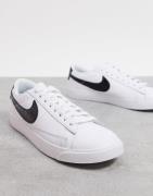 Nike Blazer Low in white and black