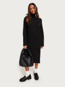 Noisy May - Langermede kjoler - Black - Nmviola L/S Rollneck Knit Dres...