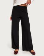 Nelly - Svart - Anyway Low Waist Crepe Pants