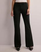 Nelly - Svart - Keep It Up Flare Pants