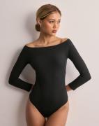 Spanx - Svart - Suit Yourself Boatneck Bodysuit