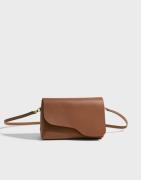 ATP ATELIER - Svart - Scarlino Nappa Pouch Bag