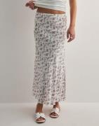 Pieces - Hvit - Pcnya Hw Long Slit Skirt Bc