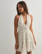 Neo Noir - Blomstrete - Magda Fine Print Dress