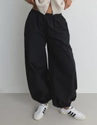 Nelly - Svart - Balloon Pants