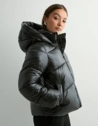 Vero Moda - Svart - Vmuppsashiny Short Jacket