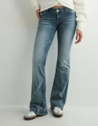 Nelly - Blå - Super Low Waist Bootcut Jeans
