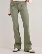 Nelly - Grønn - Super Low Heart Pocket Bootcut Jeans