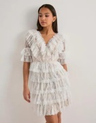 Malina - Hvit - Sky v-neck frill mini lace dress