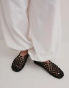 Nelly - Svart - Braided Flat