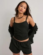 Nelly - Svart - Easy Breeze Shorts